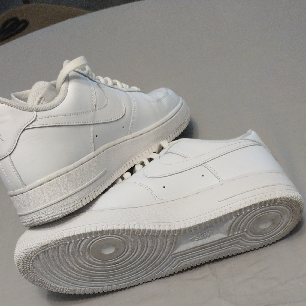 Nike Air Force One - Picture 10 of 17